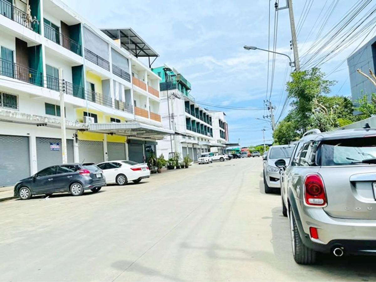 ให้เช่าอาคารพาณิชย์พระราม 2 บางขุนเทียน : รร.วัดสะแกงาม 900 ม.ซ.สะแกงาม บิ๊กซี พระราม2 1.9กม.ให้เช่าตึกแถว 3.5 ชั้นชั้นลอย+ดาดฟ้า โล่ง กว้าง 16 ตร.วา. ตลาดอินดี้ บางขุนเทียน 2.4 กม.