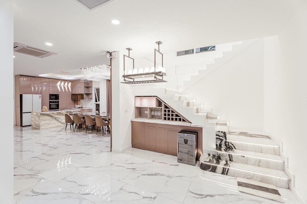 ขายบ้านพระราม 5 ราชพฤกษ์ บางกรวย : บ้านหรู หลังใหญ่ พร้อมสระว่ายน้ำ ✨ บ้านเดี่ยว ราชพฤกษ์ ซอยบางกร่าง 63/1 / 5 ห้องนอน (ขาย), Detached House Ratchaphruek Soi Bang Krang 63/1 / 5 Bedrooms (FOR SALE) AOM022