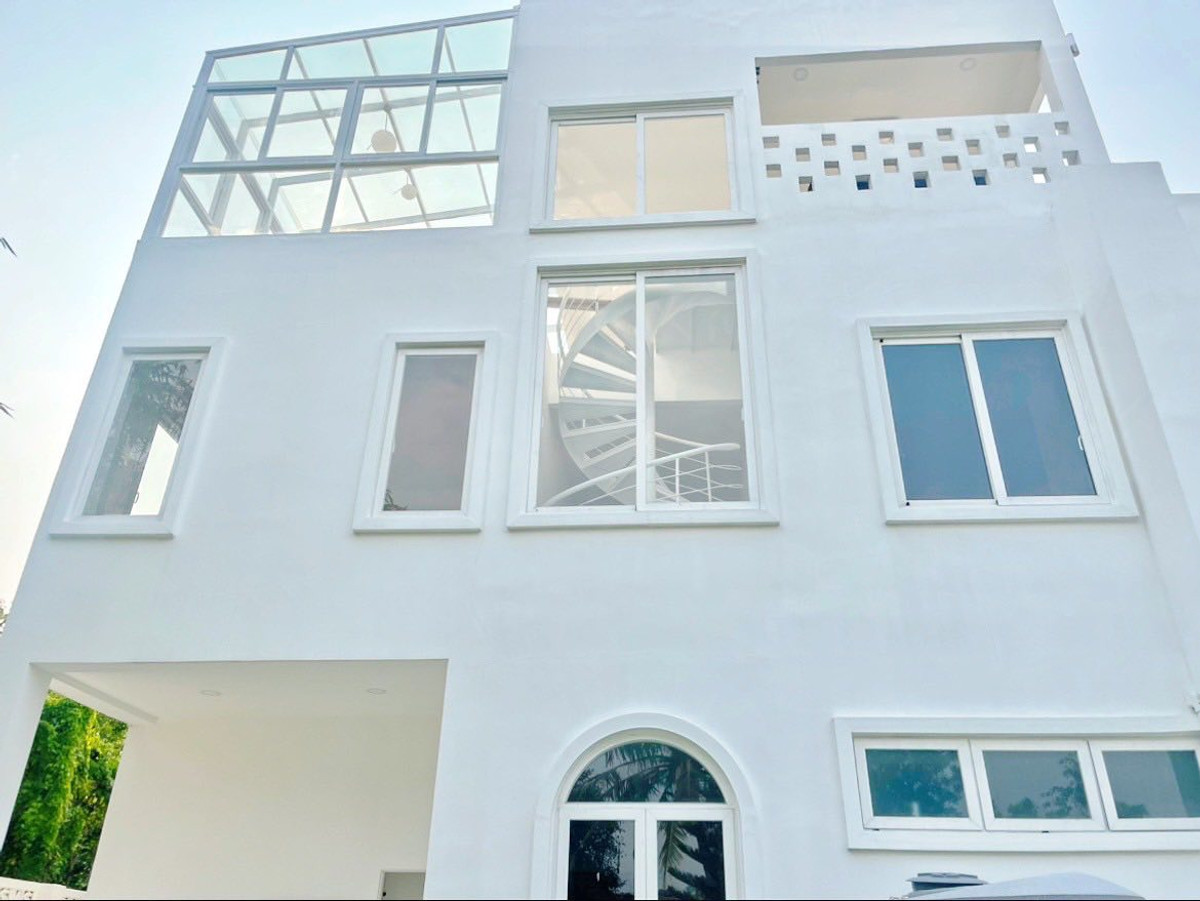 ขายบ้านพระราม 5 ราชพฤกษ์ บางกรวย : บ้านหรู หลังใหญ่ พร้อมสระว่ายน้ำ ✨ บ้านเดี่ยว ราชพฤกษ์ ซอยบางกร่าง 63/1 / 5 ห้องนอน (ขาย), Detached House Ratchaphruek Soi Bang Krang 63/1 / 5 Bedrooms (FOR SALE) AOM022