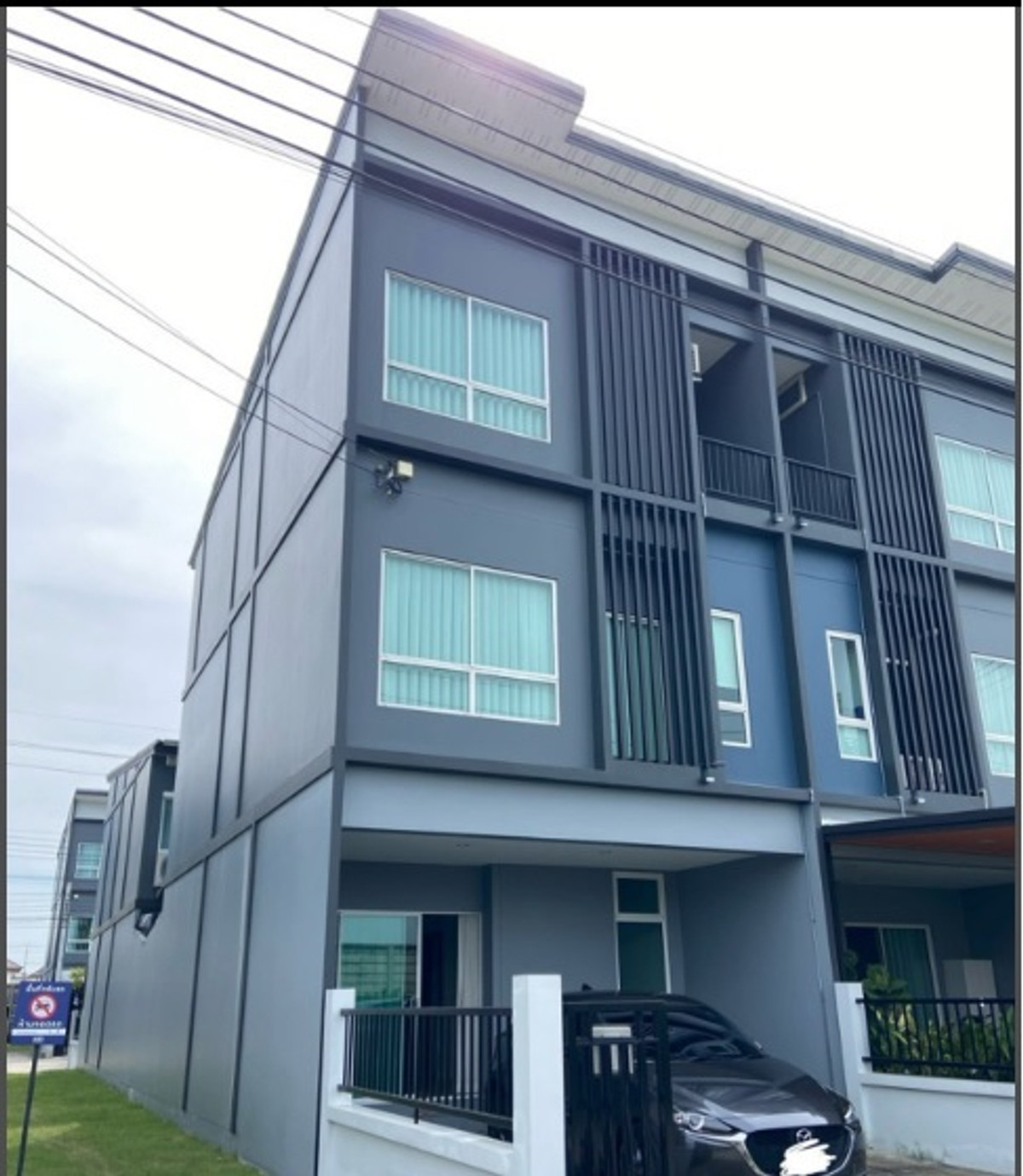 ให้เช่าทาวน์โฮมลาดกระบัง สุวรรณภูมิ : ให้เช่าทาวน์เฮ้าส์ 3 ชั้น สัมมากร อเวนิว สุวรรณภูมิ  หลังมุม 