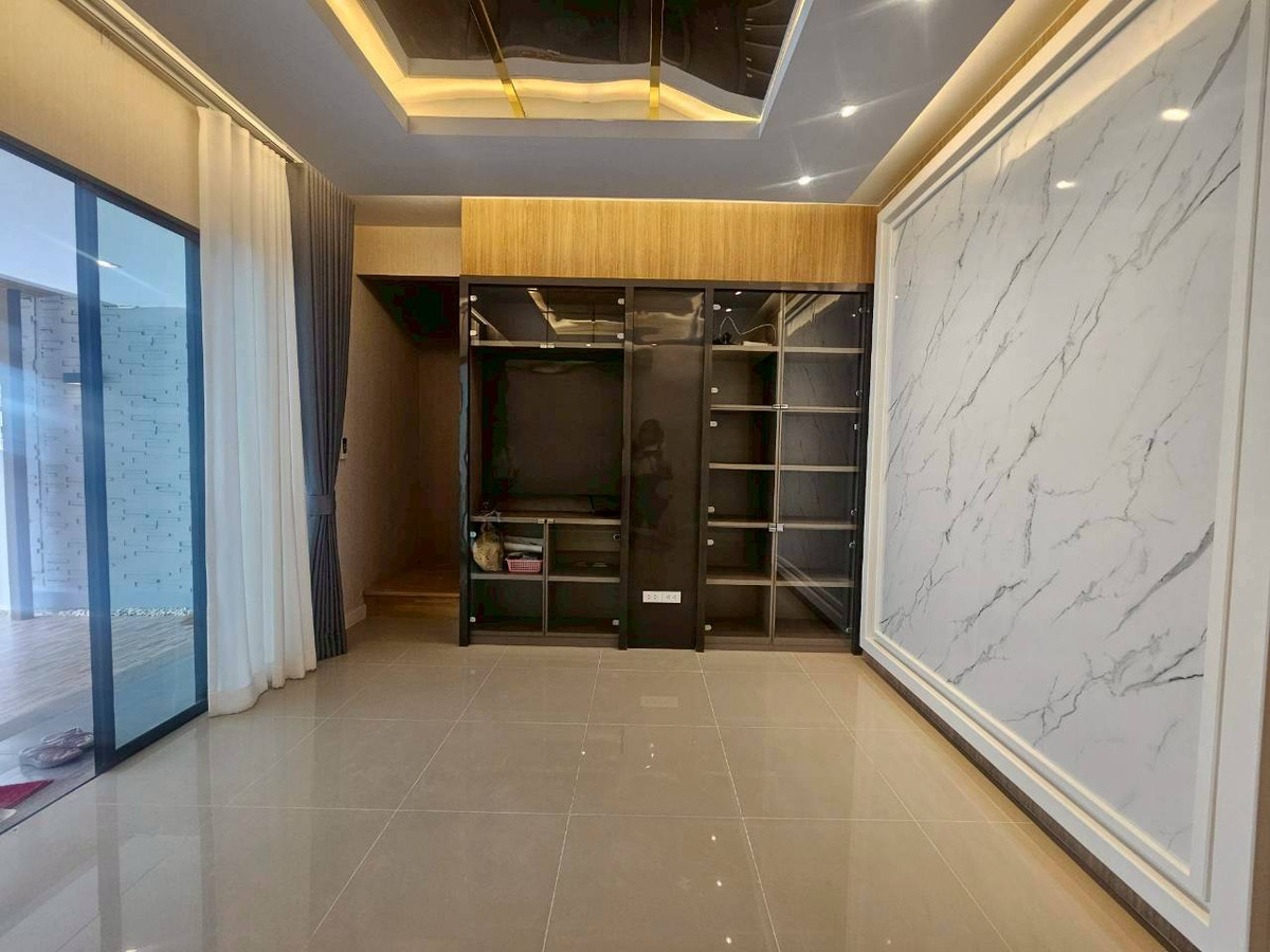 ให้เช่าทาวน์โฮมสมุทรปราการ สำโรง :  ✨ [YR678] ทาวน์โฮม 3 ชั้น Plex Bangna: ที่พักระดับผู้บริหาร ทำเลทองติดถนนใหญ่