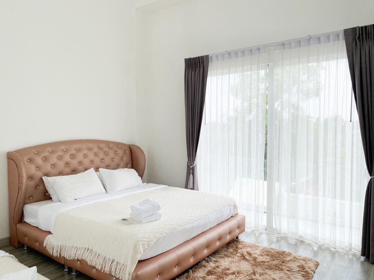 ขายบ้านพระราม 5 ราชพฤกษ์ บางกรวย : บ้านหรู หลังใหญ่ พร้อมสระว่ายน้ำ ✨ บ้านเดี่ยว ราชพฤกษ์ ซอยบางกร่าง 63/1 / 5 ห้องนอน (ขาย), Detached House Ratchaphruek Soi Bang Krang 63/1 / 5 Bedrooms (FOR SALE) AOM022