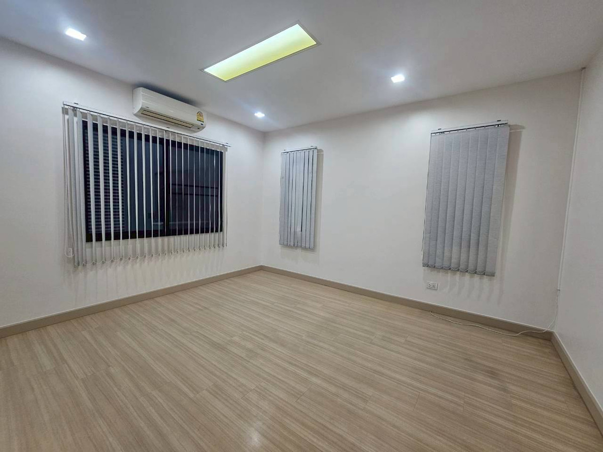 ให้เช่าทาวน์โฮมสมุทรปราการ สำโรง : ✨ ทาวน์โฮมหลังมุม รีโนเวทใหม่ทั้งหลัง: ที่พักระดับผู้บริหาร บนถนนหลักโครงการ Plex Bangna