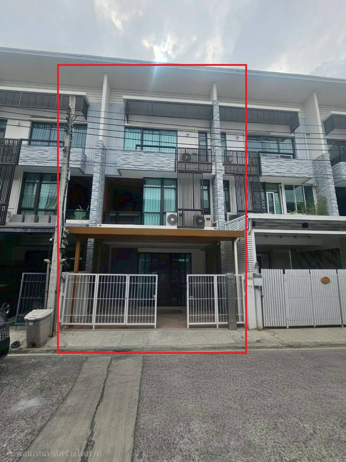 ให้เช่าทาวน์โฮมสมุทรปราการ สำโรง :  ✨ [YR678] ทาวน์โฮม 3 ชั้น Plex Bangna: ที่พักระดับผู้บริหาร ทำเลทองติดถนนใหญ่