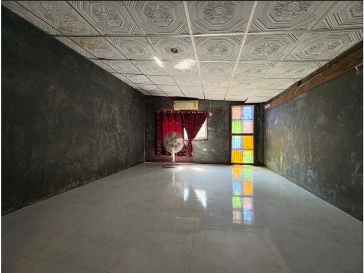 For SaleHousePattaya, Bangsaen, Chonburi : Thai style house for sale, cement mixed with wood. With a large plot of land