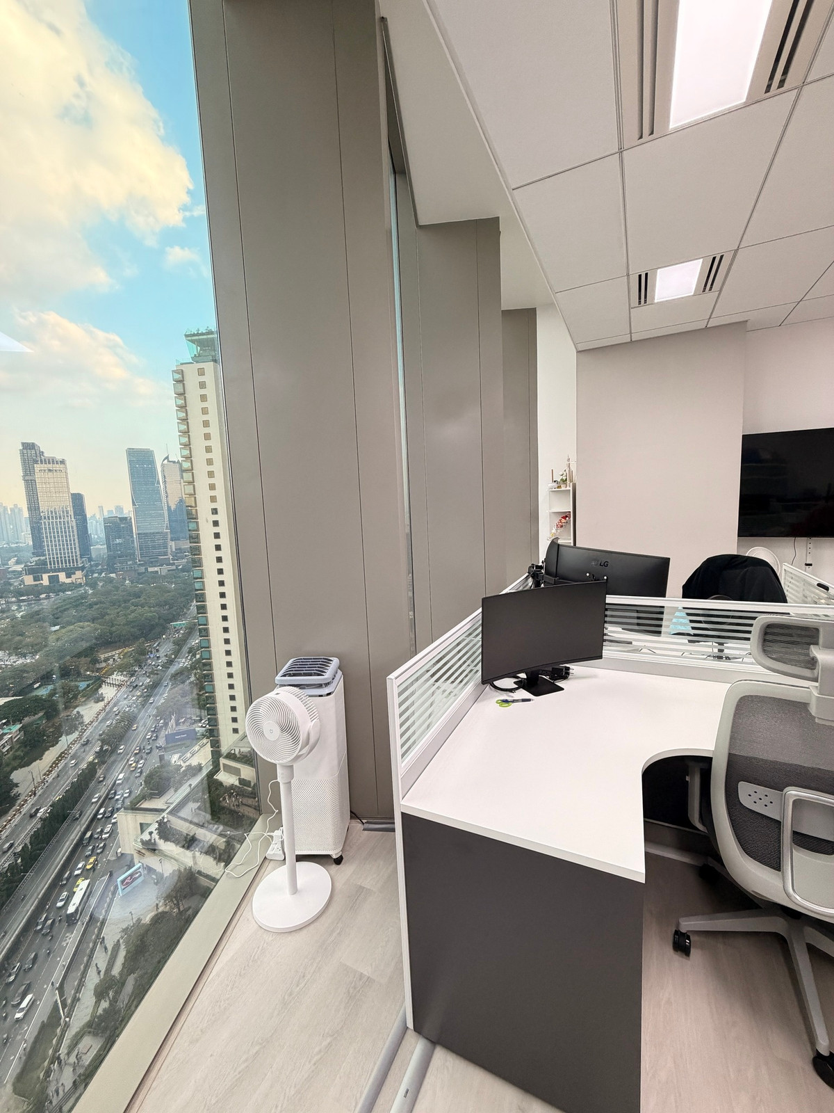 เซ้งสีลม ศาลาแดง บางรัก : เซ้งสัญญาเช่า Office ตกแต่งแล้วพร้อมเข้าอยู่ สีลม ศาลาแดง ใกล้ MRT BTS เดินได้ใน1นาที