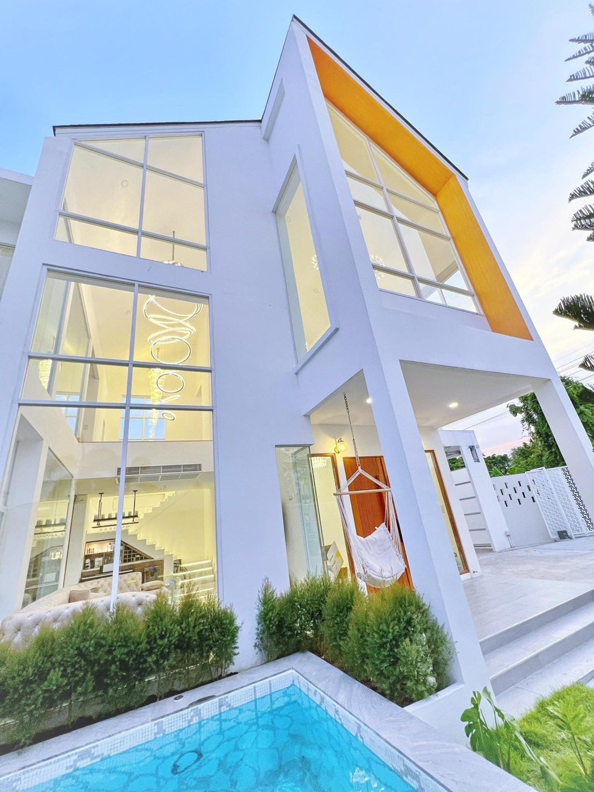 ขายบ้านพระราม 5 ราชพฤกษ์ บางกรวย : บ้านหรู หลังใหญ่ พร้อมสระว่ายน้ำ ✨ บ้านเดี่ยว ราชพฤกษ์ ซอยบางกร่าง 63/1 / 5 ห้องนอน (ขาย), Detached House Ratchaphruek Soi Bang Krang 63/1 / 5 Bedrooms (FOR SALE) AOM022