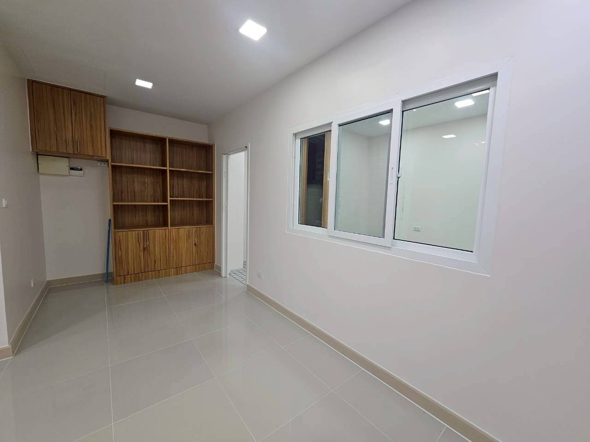 ให้เช่าทาวน์โฮมสมุทรปราการ สำโรง : ✨ ทาวน์โฮมหลังมุม รีโนเวทใหม่ทั้งหลัง: ที่พักระดับผู้บริหาร บนถนนหลักโครงการ Plex Bangna