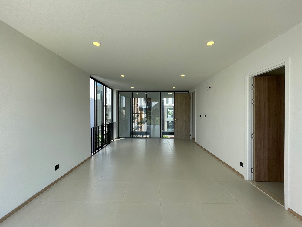 For SaleLadprao, Central Ladprao : [For Sale] Luxurious 3.5-story semi-detached house, Novel Residence Lat Phrao 18, usable area 417.4 sq m, like a single house in the heart of the city! Experience luxury living with the utmost privacy. In a potential location “Lat Phrao-Ratchada&