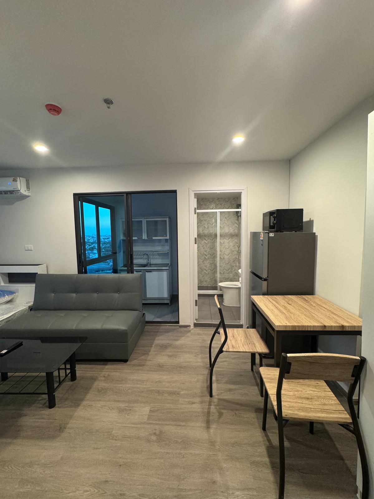For RentCondoThaphra, Talat Phlu, Wutthakat : New condo for rent, near BTS Wutthakat 180 meters — Regent Home Wutthakat Condo