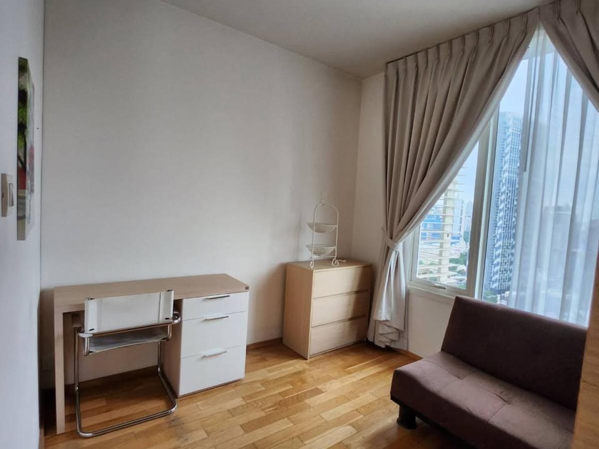 ให้เช่าคอนโดสาทร นราธิวาส : สวยหรู 3 ห้องนอน The Empire Place ใกล้ BTS ชองนนทรี เช่า 70,000 บาท/เดือน พื้นที่กว้าง 132 ตรม. พร้อมสิ่งอำนวยความสะดวกครบ!