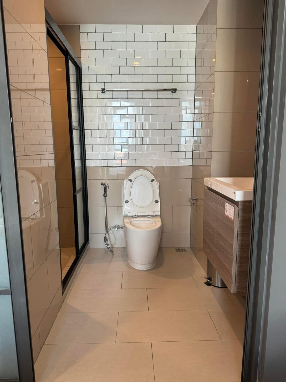 For RentCondoRatchadapisek, Huaikwang, Suttisan : Rent a condo at Maestro 19 Ratchada 19 – View in the heart of the city1 bedroom 17,000 Baht/month. Close to BTS/MRT Ratchada with complete facilities!