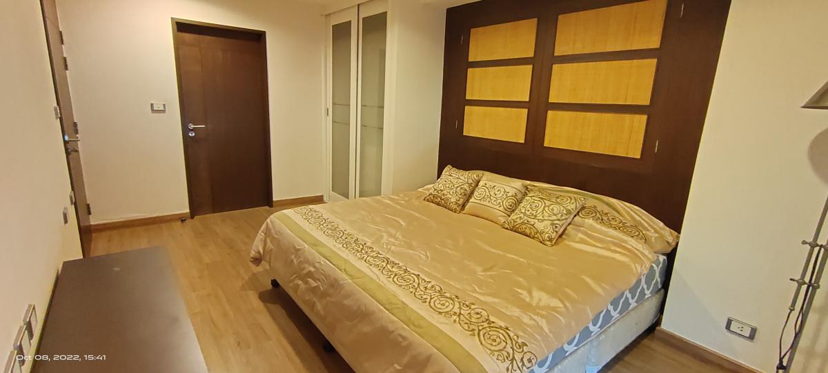 For RentCondoSilom, Saladaeng, Bangrak : 🏢 Rent a 3-bedroom condo at Silom City Resort near BTS Chong Nonsifor only 43,000 baht/month, with a swimming pool and fitness center!