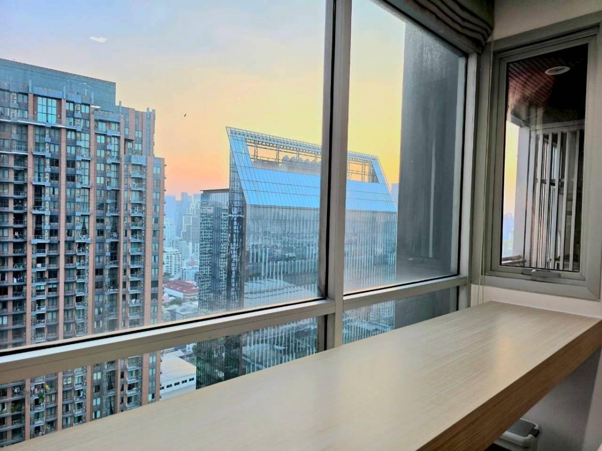 ให้เช่าคอนโดพระราม 9 เพชรบุรีตัดใหม่ RCA : เช่าคอนโด The Address Asoke 1 นอน ใกล้ MRT เพชรบุรี ราคาพิเศษ 26,500 บาท/เดือน พร้อมสิ่งอำนวยความสะดวกครบครัน!