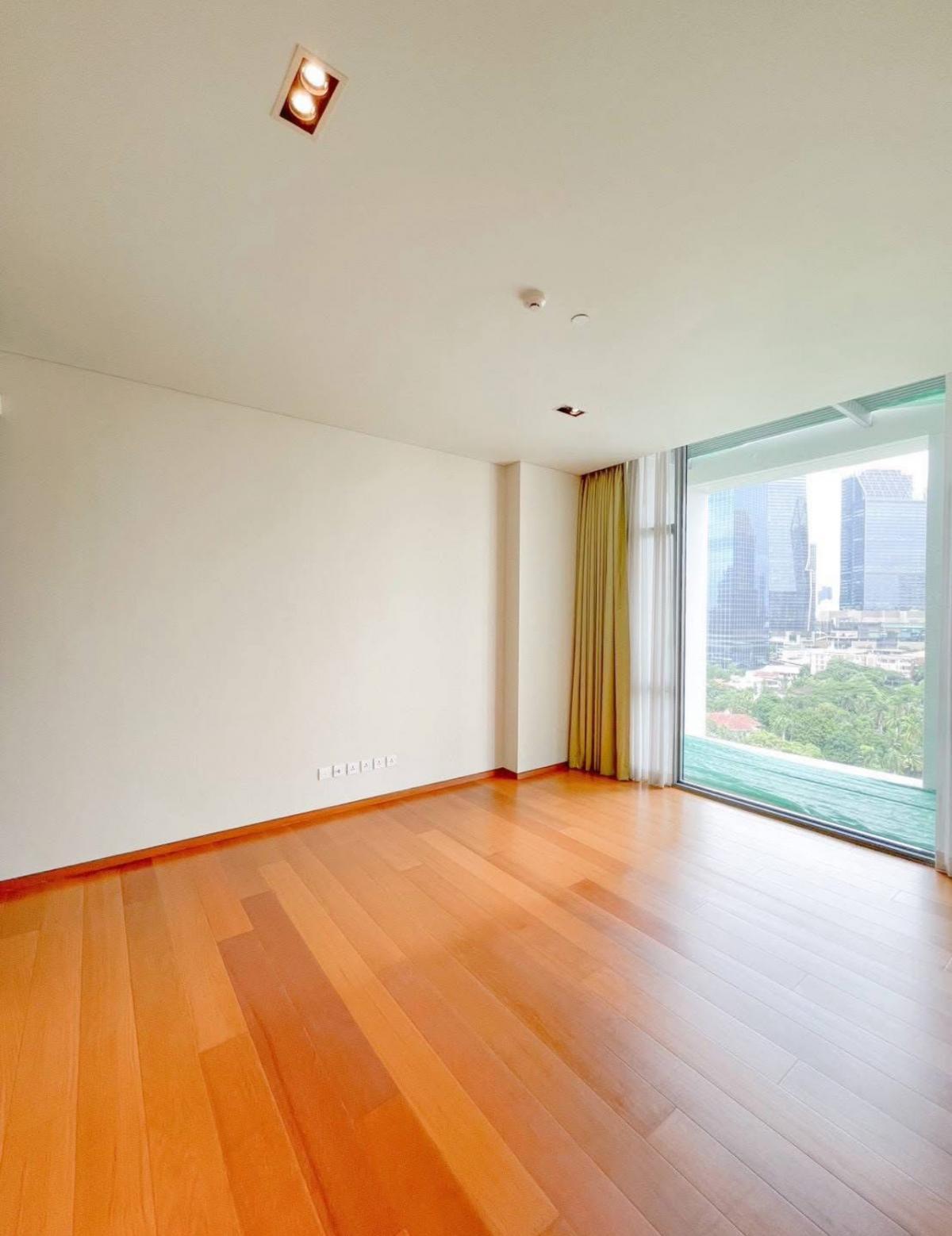 For SaleCondoSathorn, Narathiwat : Ultimate luxury in the heart of Sathorn! The Sukhothai Residences 3 bedrooms, 4 bathrooms, open view 351 sq.m.Ready to move in, close to BTS Lumpini, priced at 115 million, an unbeatable price!