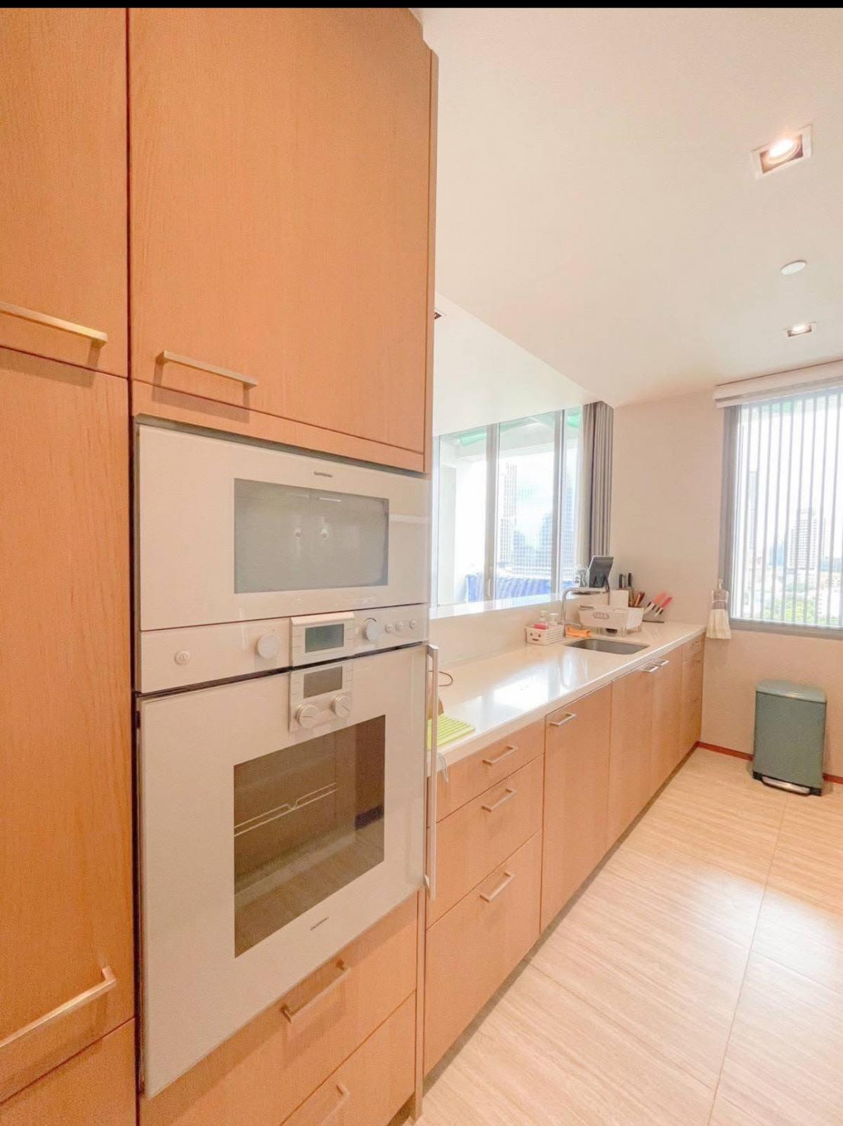 For SaleCondoSathorn, Narathiwat : Ultimate luxury in the heart of Sathorn! The Sukhothai Residences 3 bedrooms, 4 bathrooms, open view 351 sq.m.Ready to move in, close to BTS Lumpini, priced at 115 million, an unbeatable price!