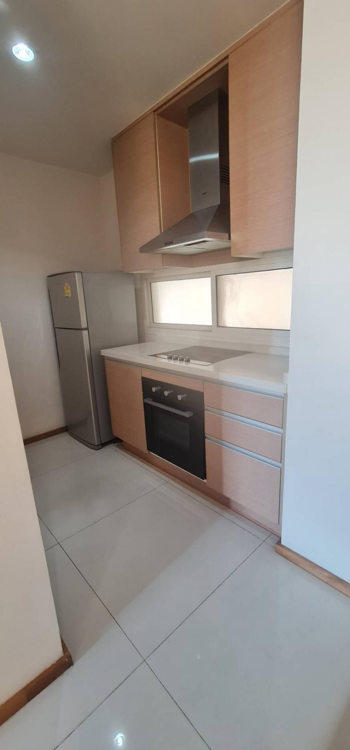 ให้เช่าคอนโดสาทร นราธิวาส : 28/01/2026, Luxury 2 Bedroom Condo@The Empire Place ใจกลางสีลม ติด BTS Chong Nonsi พื้นที่กว้าง 104 ตรม. พร้อมสระว่ายน้ำ ฟิตเนส ราคาเพียง 60,000 บาท/เดือน!