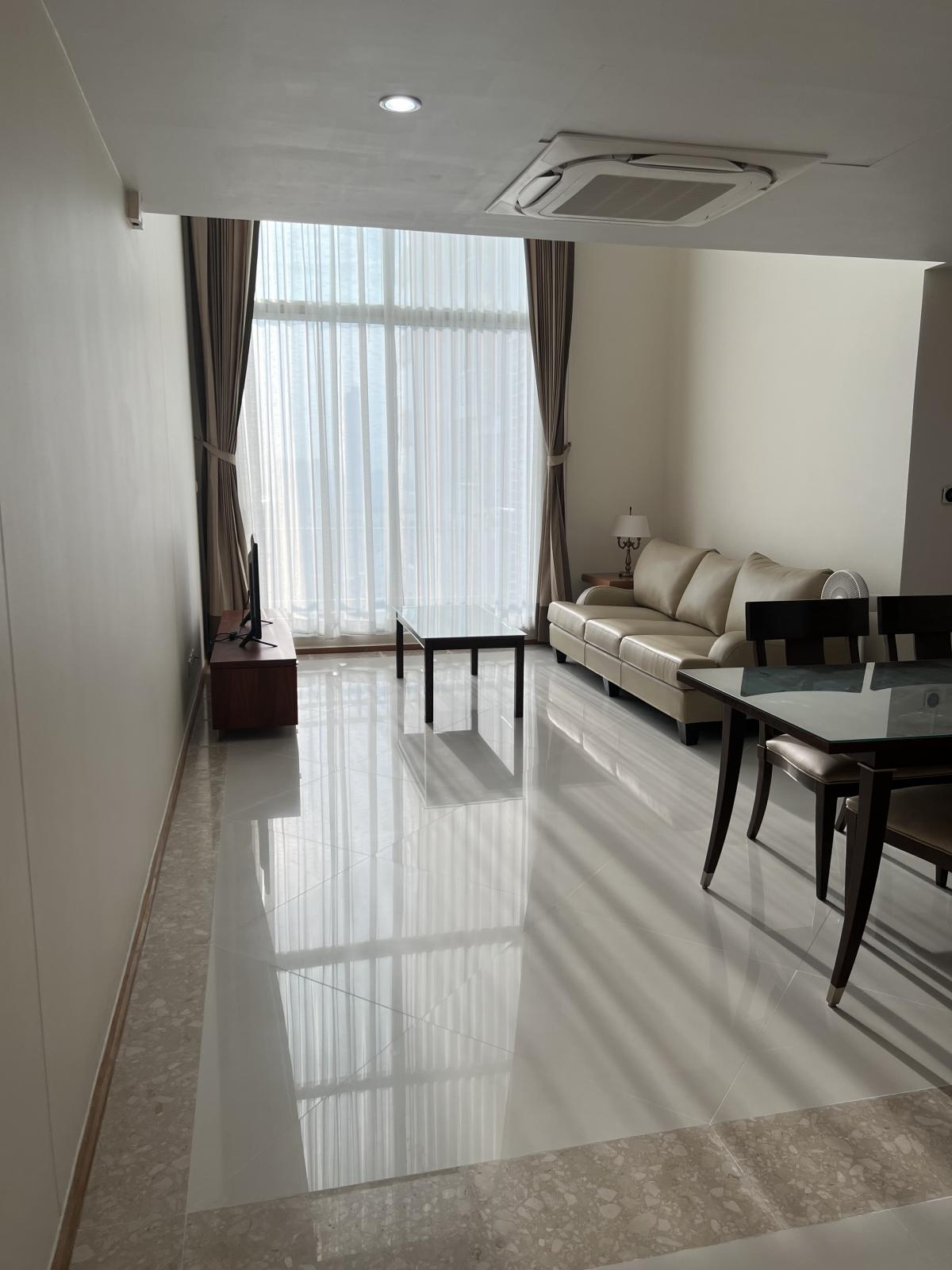 ให้เช่าคอนโดสาทร นราธิวาส : 28/01/2026, Luxury 2 Bedroom Condo@The Empire Place ใจกลางสีลม ติด BTS Chong Nonsi พื้นที่กว้าง 104 ตรม. พร้อมสระว่ายน้ำ ฟิตเนส ราคาเพียง 60,000 บาท/เดือน!