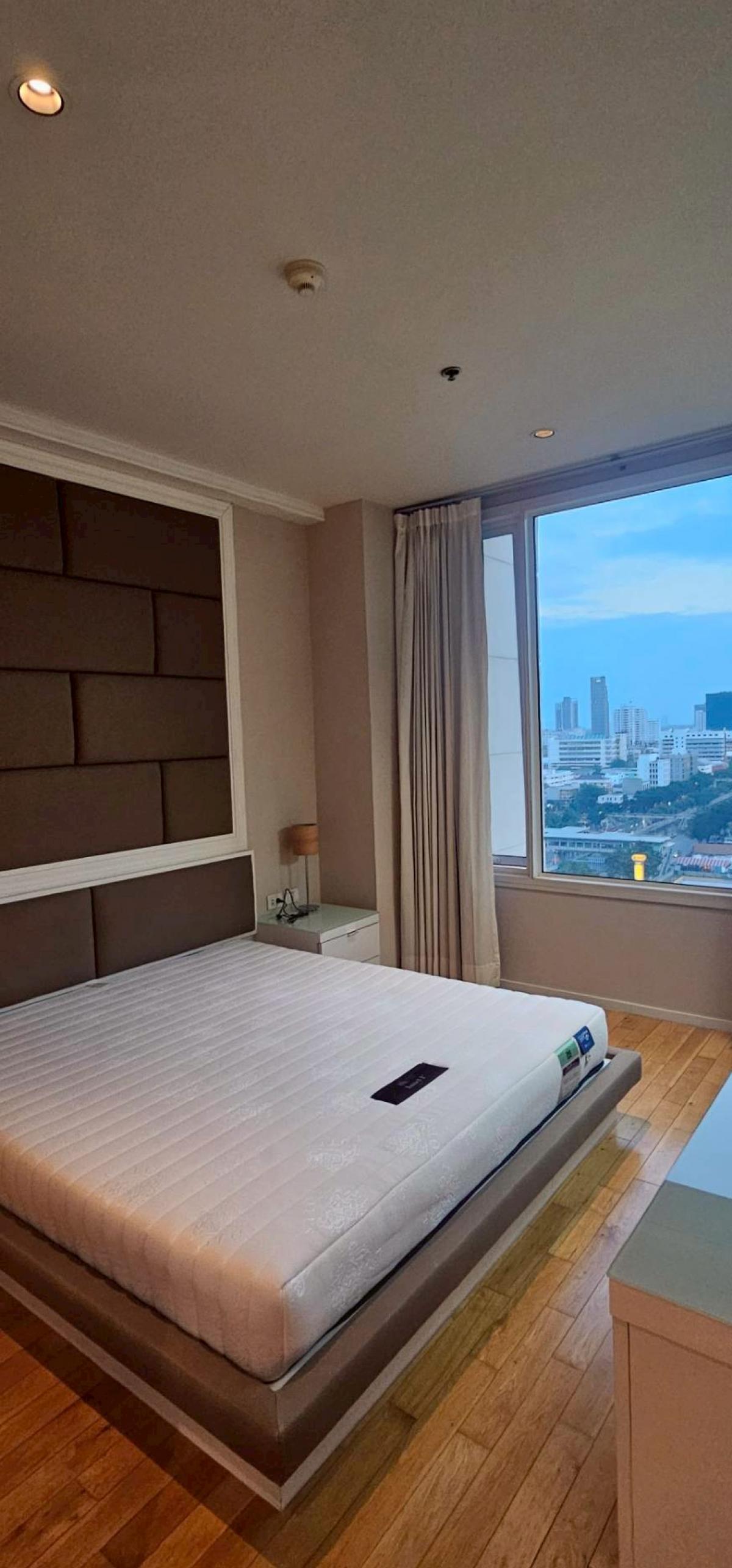 ให้เช่าคอนโดสาทร นราธิวาส : 28/01/2026, 2 Bedroom Condo Near BTS Chong Nonsi | The Empire Place 106 sqm Luxury Facilities & Prime Location - Rent 55,000 THB/Month!