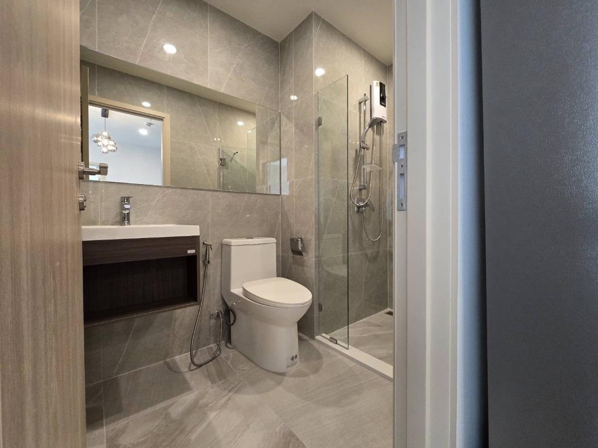 ให้เช่าคอนโดพระราม 9 เพชรบุรีตัดใหม่ RCA : 28/01/2026, คอนโดใหม่พร้อมอยู่! Nue District R9 ใกล้ MRT พระราม 9 1 ห้องนอน 21,000 บ./ด. สิ่งอำนวยความสะดวกรครบครัน!