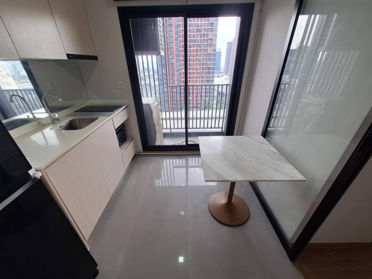 ให้เช่าคอนโดรามคำแหง หัวหมาก : 12/02/2026, เช่าคอนโด Metris Rama9 Ramkhamhaeng 1 นอน 18,000 บาท/ด. ใกล้ BTS/MRT พระโขนง พร้อมสิ่งอำนวยความสะดวกครบครัน!