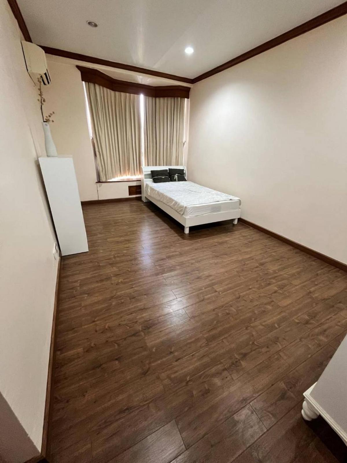 For SaleCondoPattanakan, Srinakarin : Large room 3 bedrooms 3 bathrooms Royal Castle Pattanakarn Free of all expenses!Near BTS On Nut Selling for only 6.4 million!