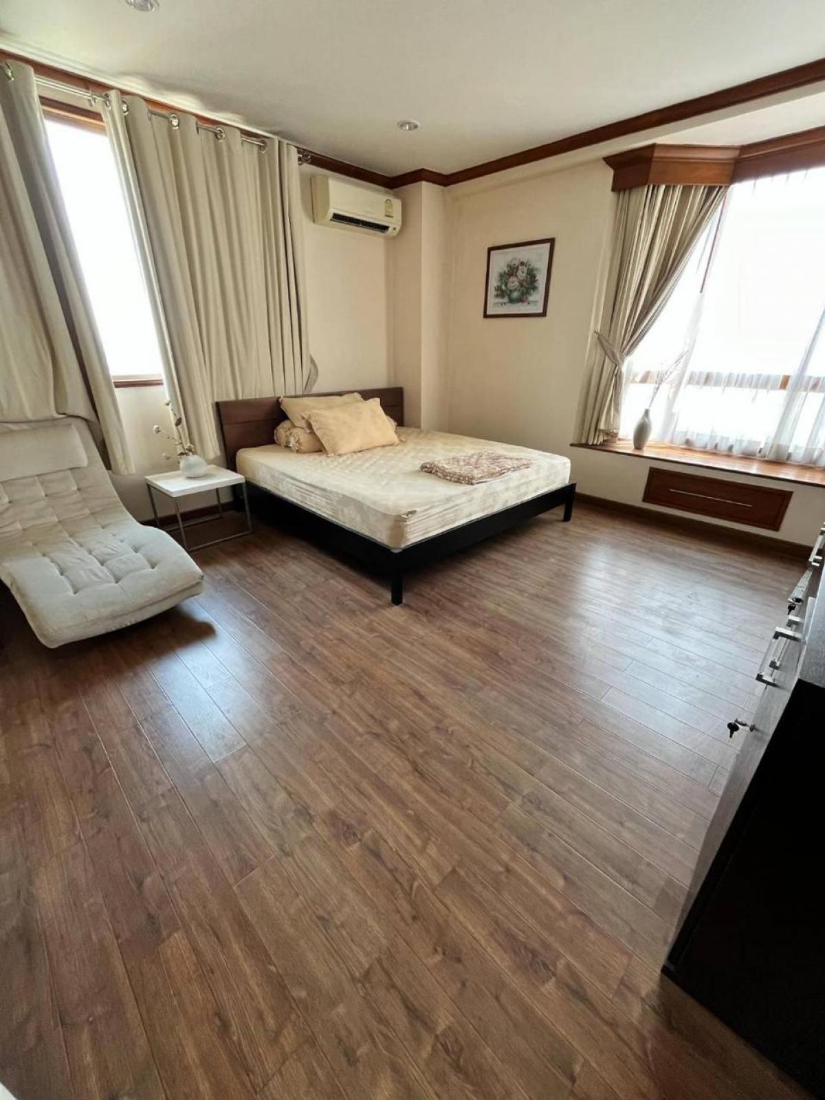 For SaleCondoPattanakan, Srinakarin : Large room 3 bedrooms 3 bathrooms Royal Castle Pattanakarn Free of all expenses!Near BTS On Nut Selling for only 6.4 million!