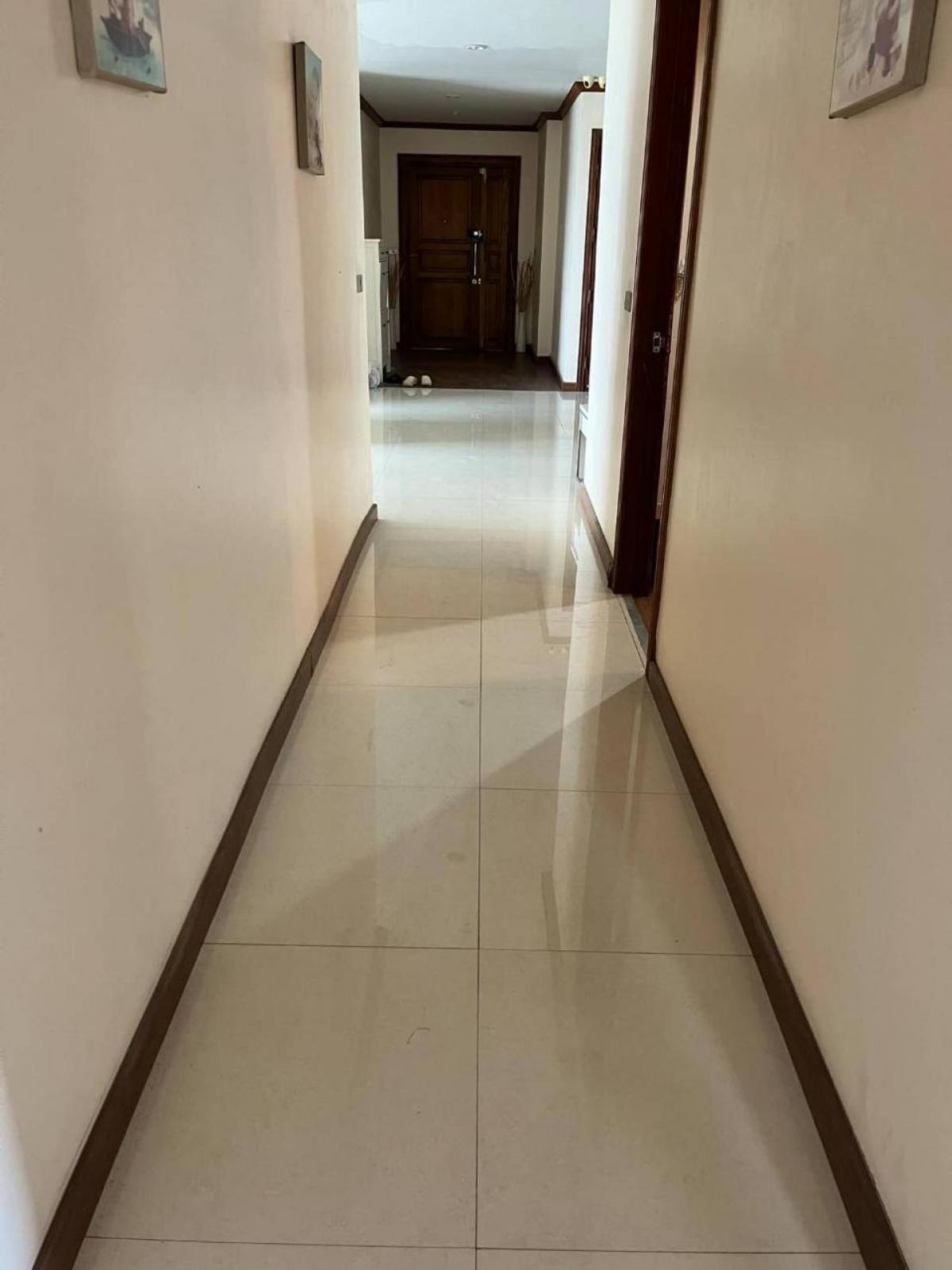 For SaleCondoPattanakan, Srinakarin : Large room 3 bedrooms 3 bathrooms Royal Castle Pattanakarn Free of all expenses!Near BTS On Nut Selling for only 6.4 million!