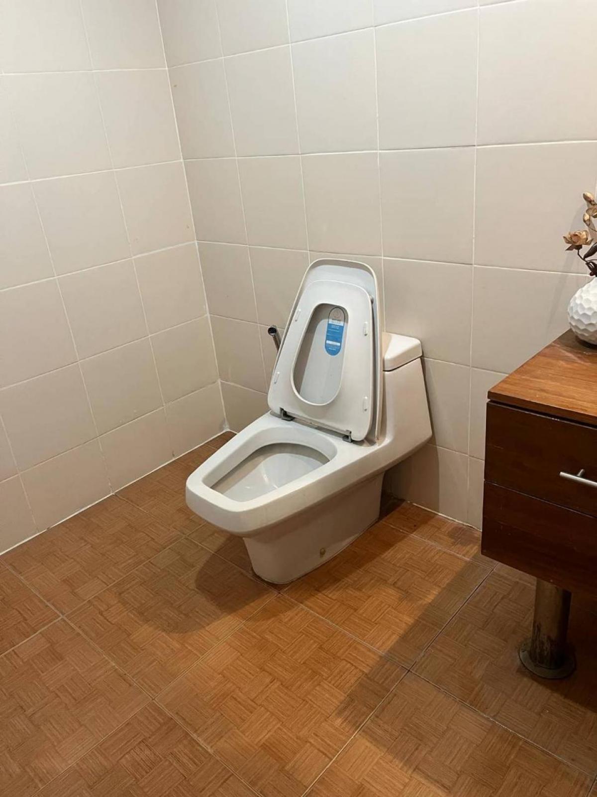 For SaleCondoPattanakan, Srinakarin : Large room 3 bedrooms 3 bathrooms Royal Castle Pattanakarn Free of all expenses!Near BTS On Nut Selling for only 6.4 million!