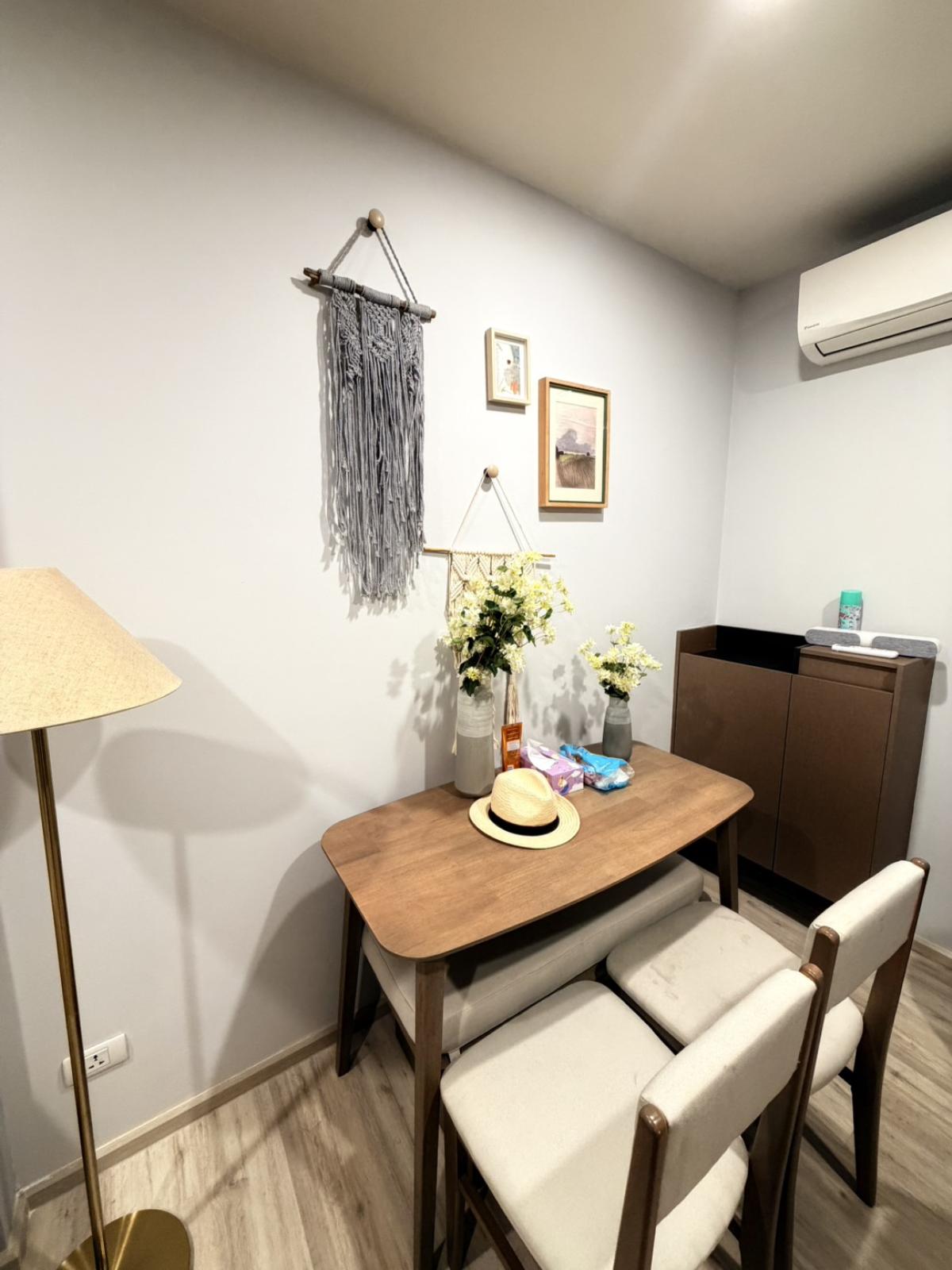 For SaleCondoRatchadapisek, Huaikwang, Suttisan : 03/04/2026, Looking for a condo in the heart of Ratchada! XT Huai Khwang 1 bedroom, special price of only 4.65 million
Near MRT Huai Khwang - Shopping & complete lifestyle available for immediate viewing! 0642748883