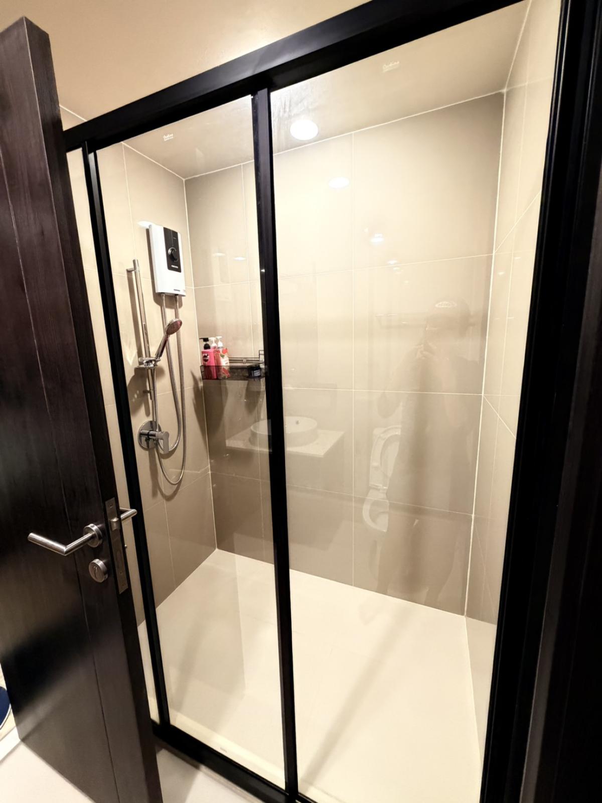 For SaleCondoRatchadapisek, Huaikwang, Suttisan : 03/04/2026, Looking for a condo in the heart of Ratchada! XT Huai Khwang 1 bedroom, special price of only 4.65 million
Near MRT Huai Khwang - Shopping & complete lifestyle available for immediate viewing! 0642748883