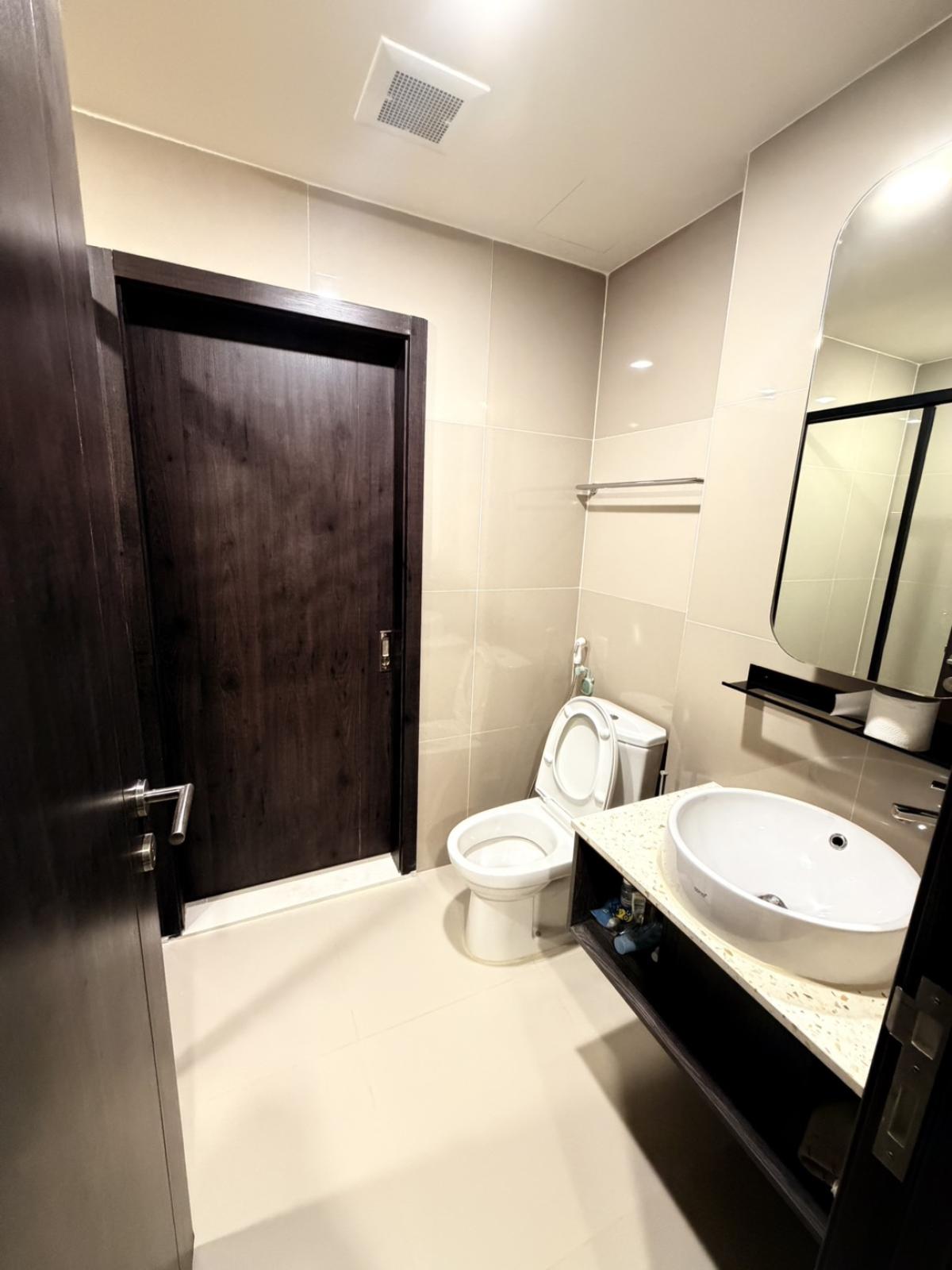 For SaleCondoRatchadapisek, Huaikwang, Suttisan : 03/04/2026, Looking for a condo in the heart of Ratchada! XT Huai Khwang 1 bedroom, special price of only 4.65 million
Near MRT Huai Khwang - Shopping & complete lifestyle available for immediate viewing! 0642748883