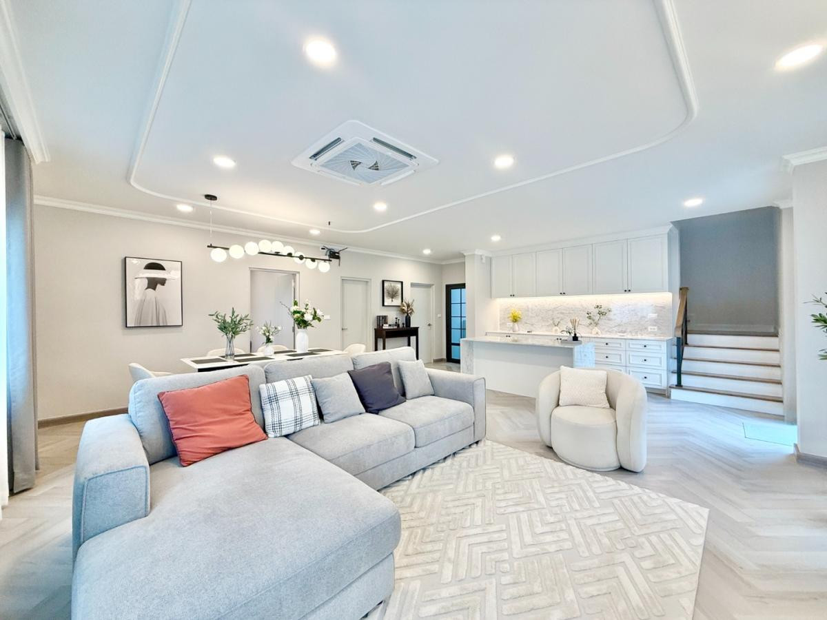 ขายบ้านบางนา แบริ่ง ลาซาล : 🔥 Rare Possession!  ดีลลับที่นักลงทุนระดับ High-End ต้องครอบครอง