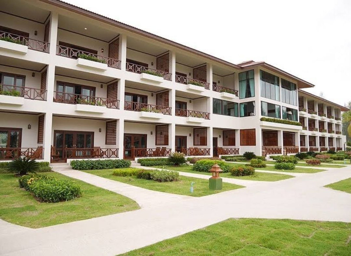 ขายกิจการโรงแรม & กิจการอพาร์ตเมนต์พังงา : ขายโรงแรม ทำเลสวย ติดทะเล ชายหาดส่วนตัว 200 เมตร ต.เกาะคอเขา จ.พังงา