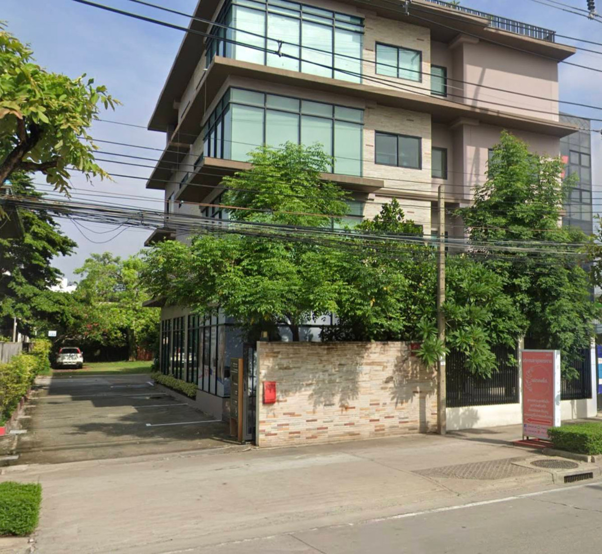 ให้เช่าสำนักงานพระราม 3 สาธุประดิษฐ์ : เพียง 338 บาท/ตร.ม ติดถนนพระราม 3!! ปล่อยเช่าพื้นที่บนตึก 221.8 ตร.ม ติดหัวปลาช่องนนทรี ใกล้ BRT นราราม 3 