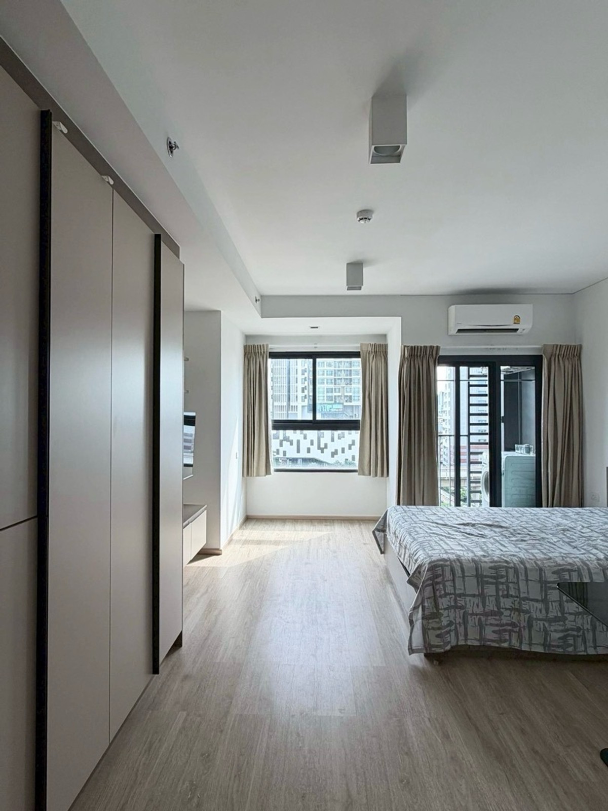 For RentCondoWongwianyai, Charoennakor : @condocurator📍For rent IDEO Sathorn - Wongwian Yai, fully furnished. There is a washing machine [PM1671]