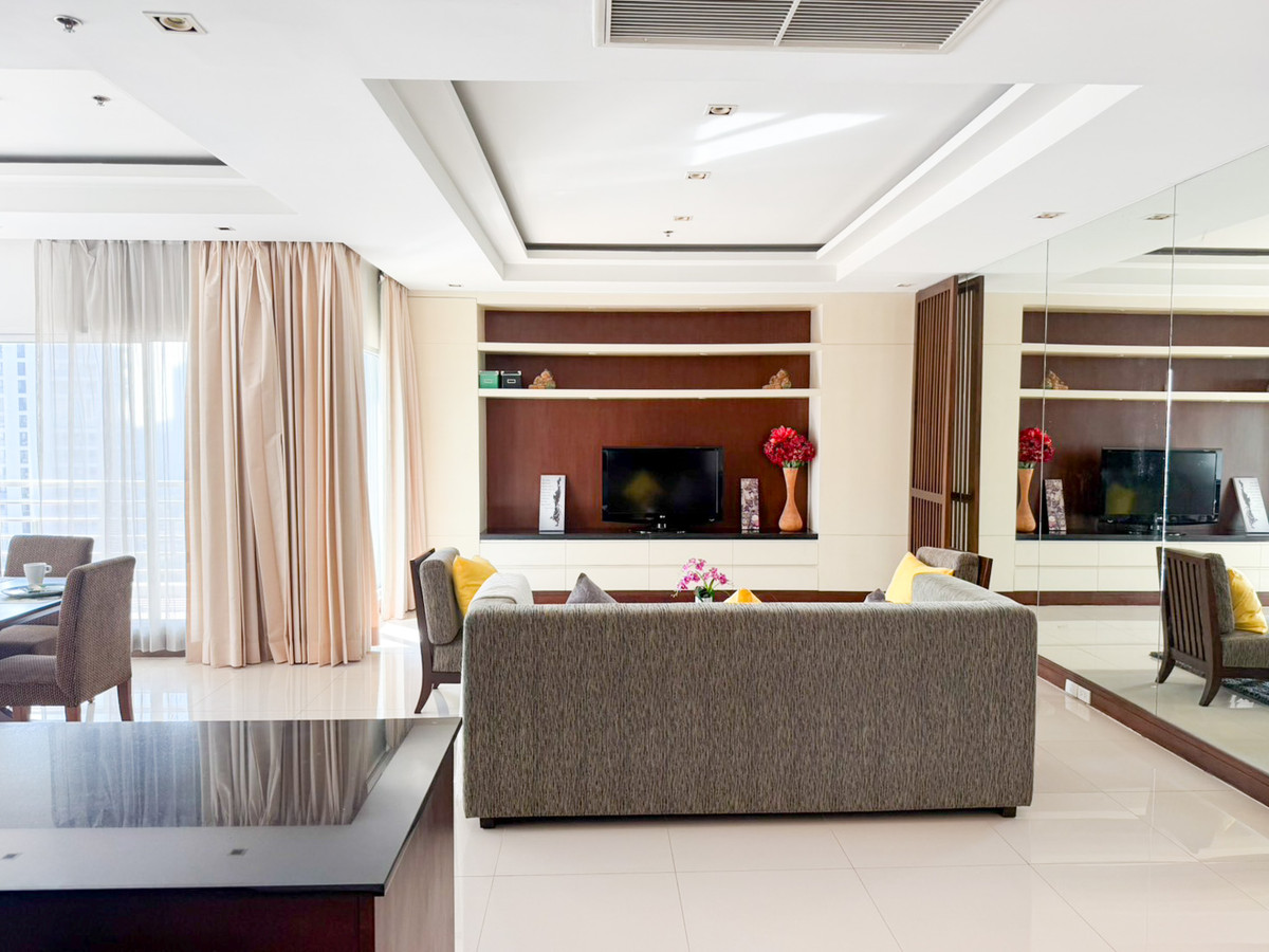 ให้เช่าวิทยุ ชิดลม หลังสวน : TH: Royal Residence Park วิทยุ - ห้องใหญ่ 220 ตร.ม. ใกล้สวนลุมพินี พร้อมเข้าอยู่ Please call: 062-496-6454