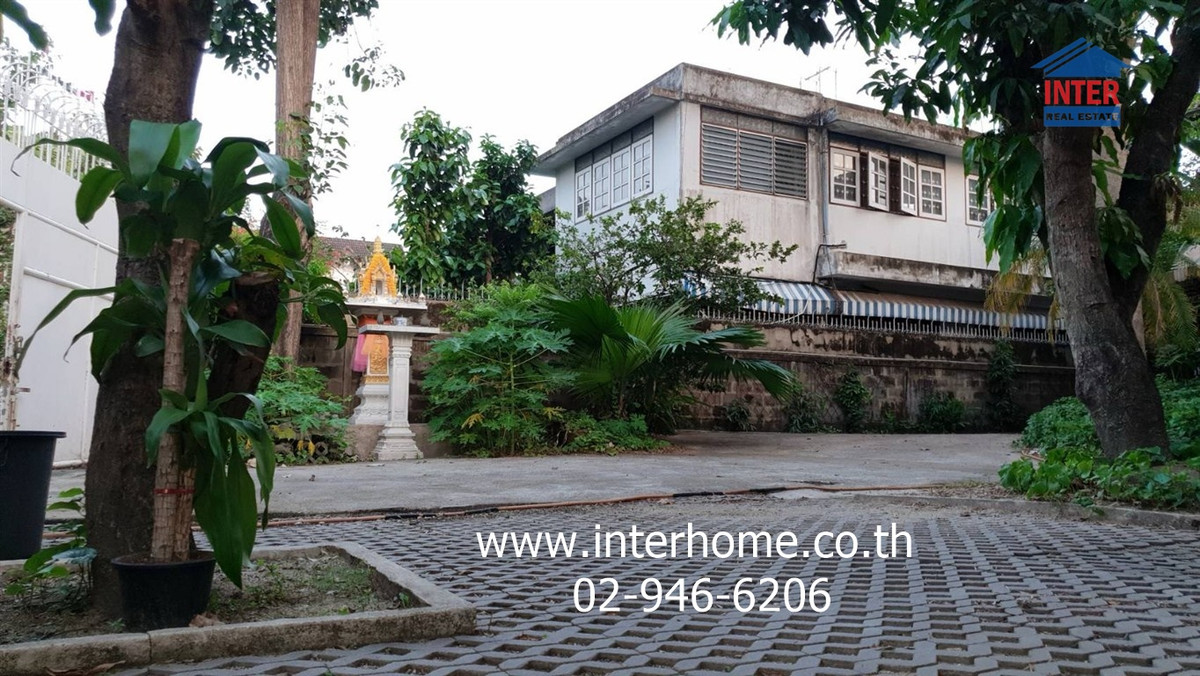 For SaleHousePinklao, Charansanitwong : Land + 2-story detached house, 150 sq m. Land + detached house, Soi Sirindhorn 5, Sirindhorn Road, Charansanitwong Road. Borommaratchachonnani Road Bangkok Noi District Bangkok