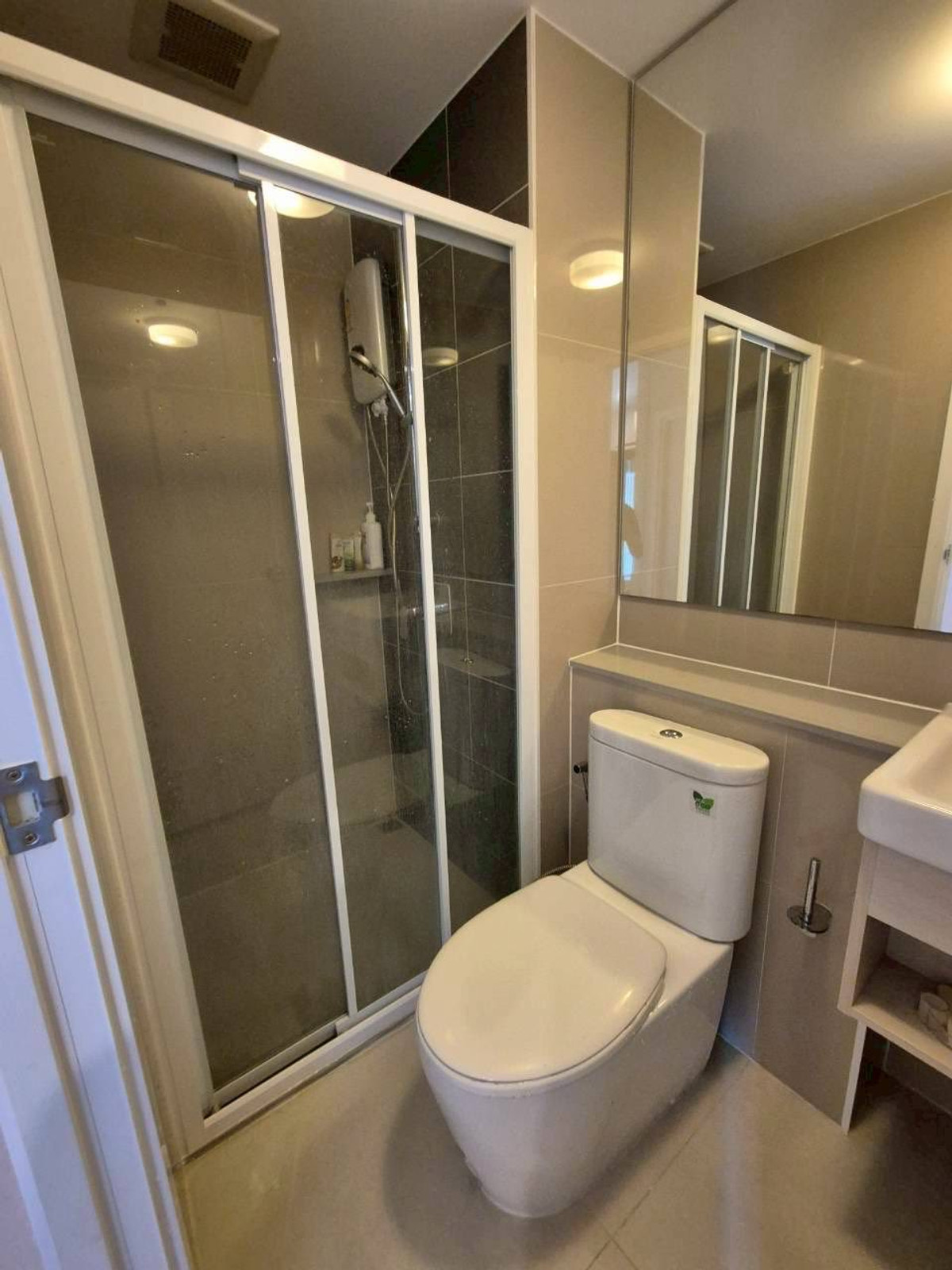 For SaleCondoRama9, Petchburi, RCA : Urgent Sale 📍 The Privacy Rama 9 📍 Fully furnished and equipped with appliances. Near Airport Link Ramkhamhaeng.