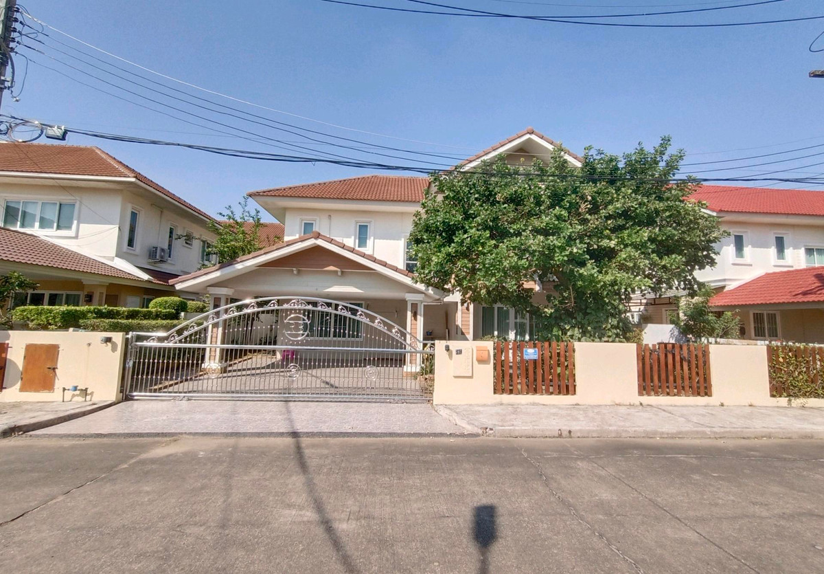 For RentHouseChiang Mai : 🏡 #ForRent Spacious & Quiet Family House
Safe and secure, near international schools
Hang Dong – Mae Hia area | Sansaran 1
Rent: 27,000 THB / month