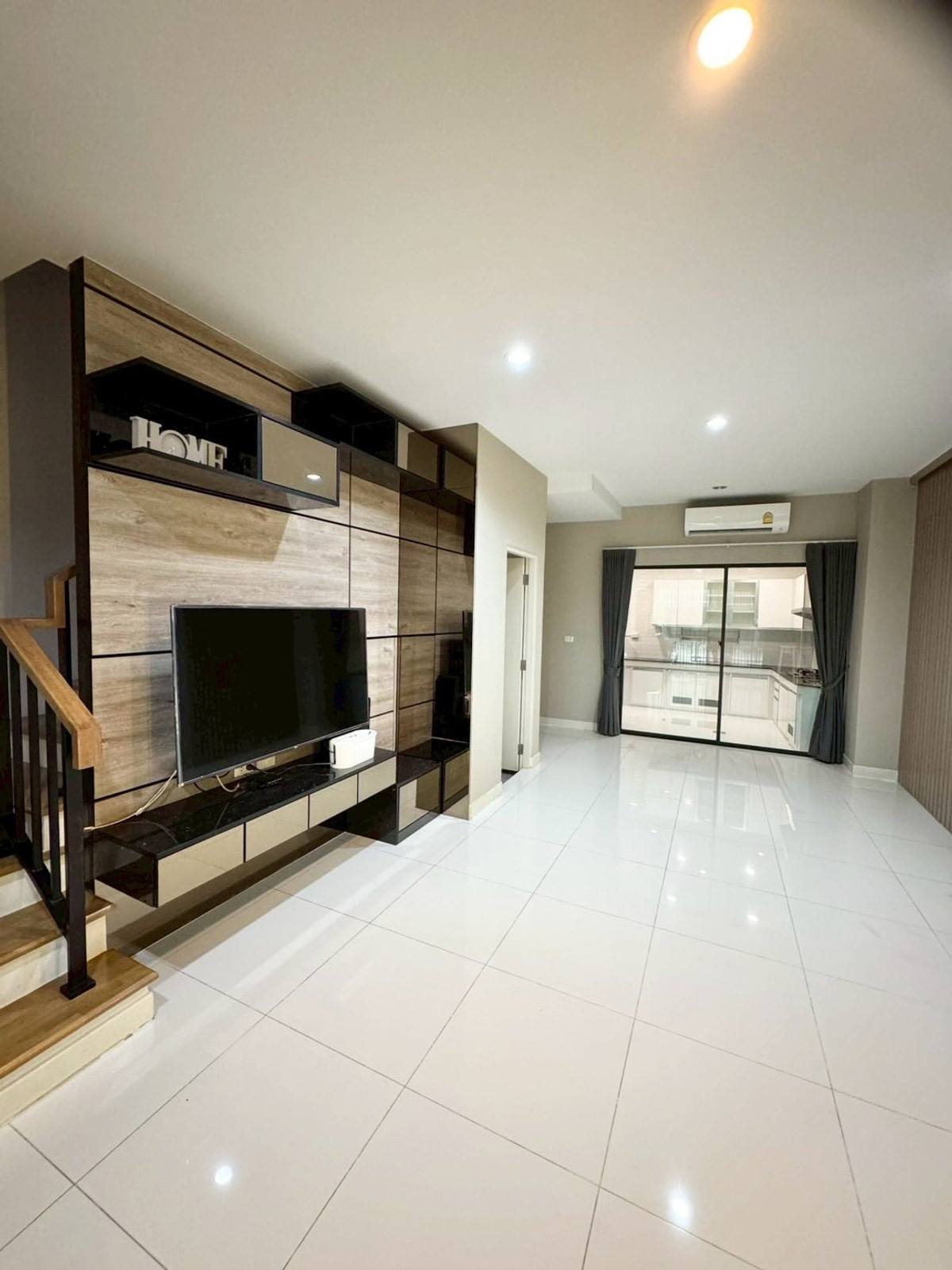 ขายทาวน์โฮมเสรีไทย-นิด้า : ทาวน์เฮ้าส์ขายด่วน 🔥 Baan Klang Muang Ladprao-Serithai 🔥 3 ห้องนอน 3 ห้องน้ำ ติดถนนใหญ่ เพียง5 นาทีถึงทางด่วน กาญจนา-มอเตอร์เวย์