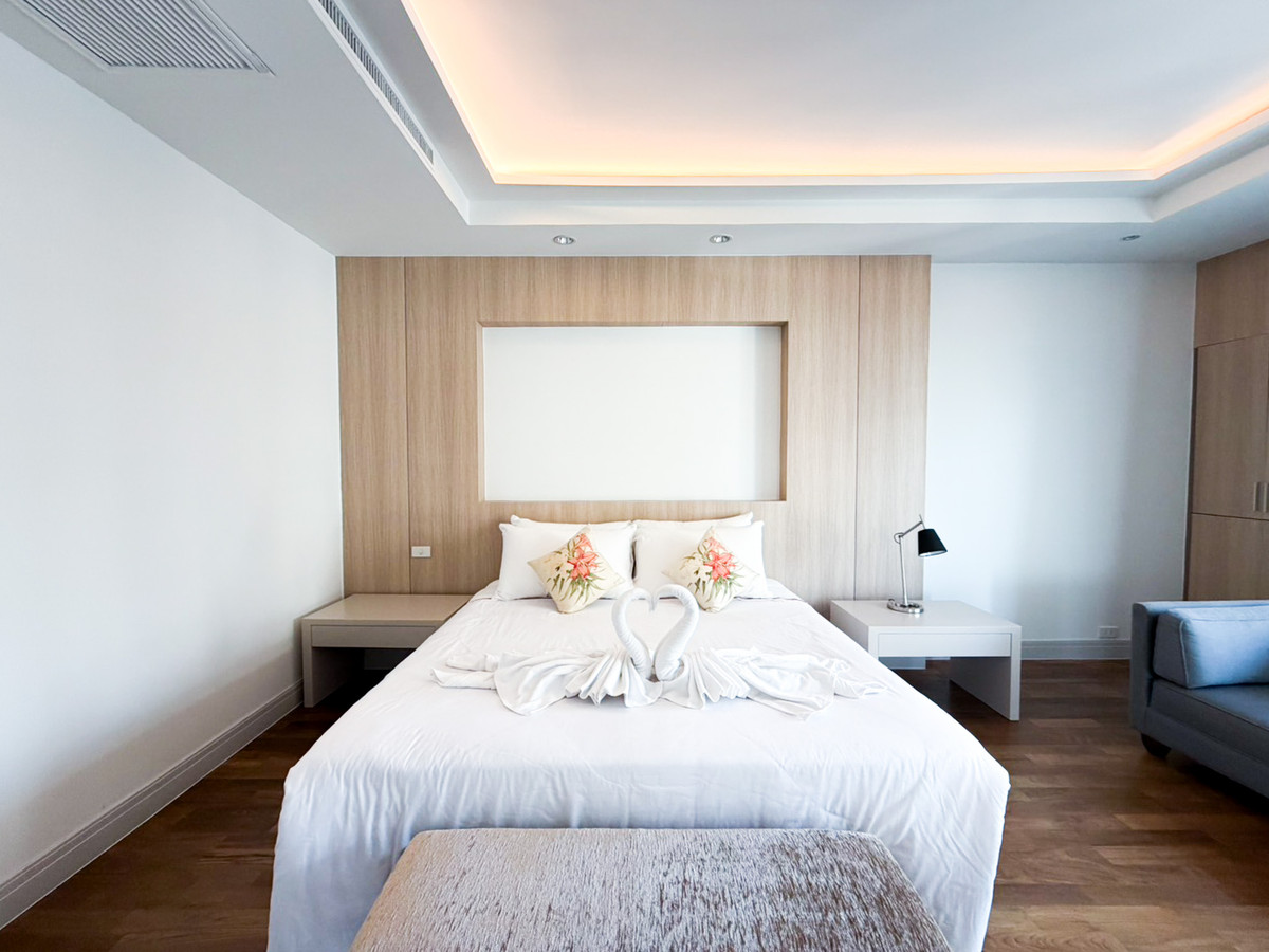 ให้เช่าคอนโดวิทยุ ชิดลม หลังสวน : Royal Residence Park ห้องใหญ่ 220 ตร.ม. ใกล้สวนลุมพินี เงียบสงบ เป็นส่วนตัว Please call: 062-496-6454