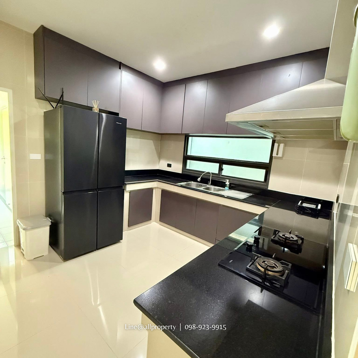 For RentHousePattanakan, Srinakarin : Luxury furnished 4-bedroom home for rent near top international schools