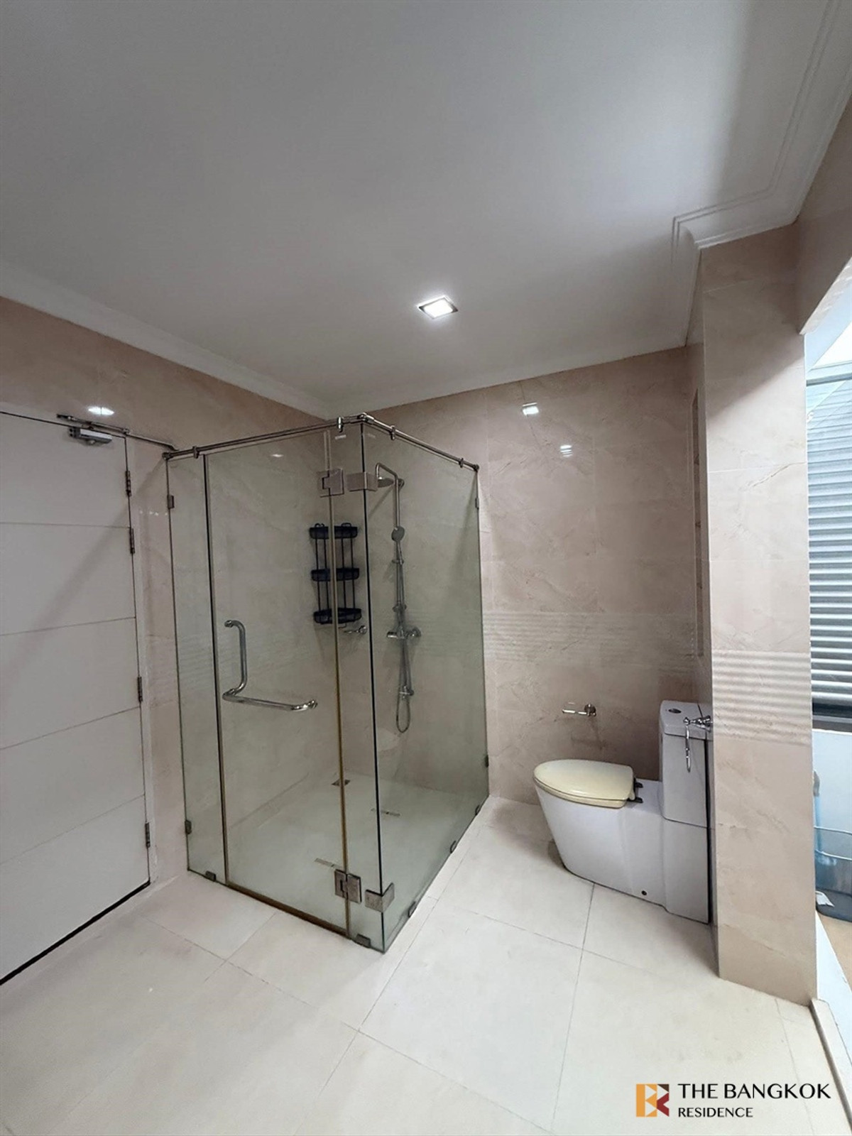 For RentHouseLadkrabang, Suwannaphum Airport :  Masterpiece Rama 9 💎 Super Luxury Mansion with Lake View, Near International Schools! 