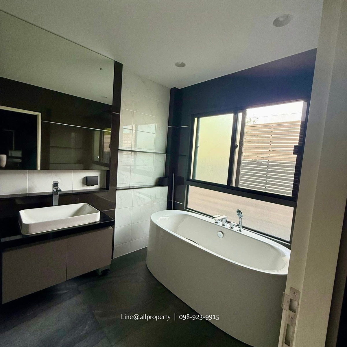 For RentHousePattanakan, Srinakarin : Luxury furnished 4-bedroom home for rent near top international schools