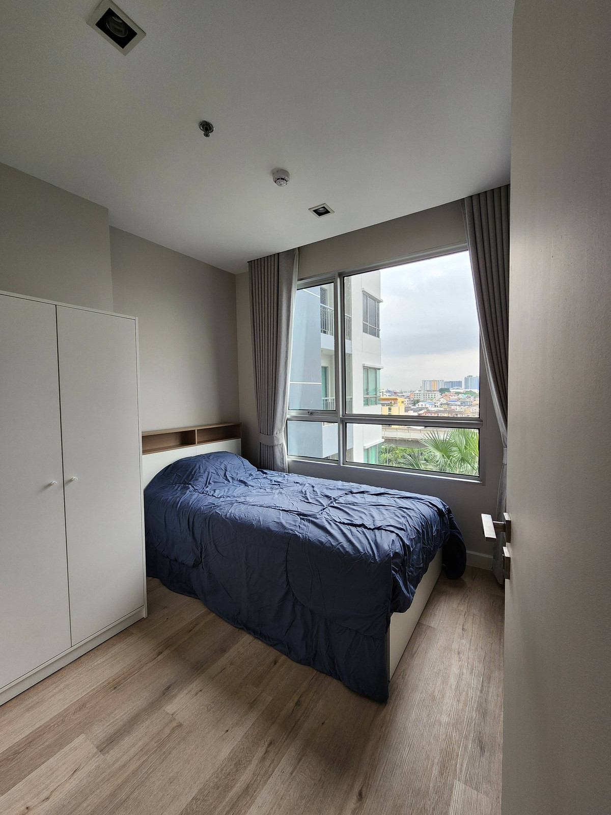 ให้เช่าคอนโดท่าพระ ตลาดพลู วุฒากาศ : ให้เช่า The Room Sathorn Taksin ราคา 28,000 บาท [NCr251244]