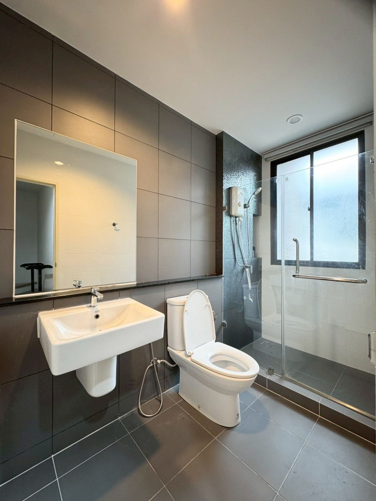 ขายทาวน์โฮมเสรีไทย-นิด้า : ทาวน์เฮ้าส์ขายด่วน 🔥 Baan Klang Muang Ladprao-Serithai 🔥 3 ห้องนอน 3 ห้องน้ำ ติดถนนใหญ่ เพียง5 นาทีถึงทางด่วน กาญจนา-มอเตอร์เวย์