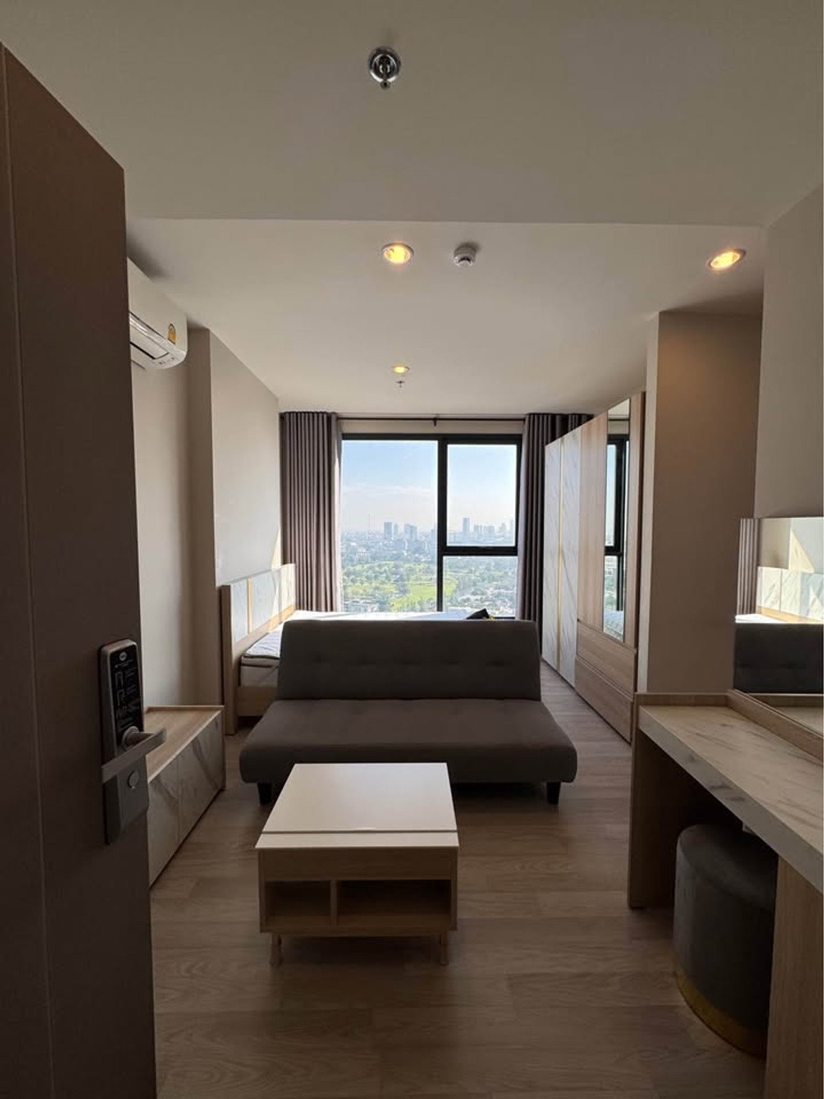 ให้เช่าคอนโดบางนา แบริ่ง ลาซาล : BTS บางนา 250 เมตร วิวสนามกอล์ฟ (ไม่บล็อกวิว) ทิศตะวันออก  1 Bedroom ขนาด 26ตร.ม. (Fully Furnished)