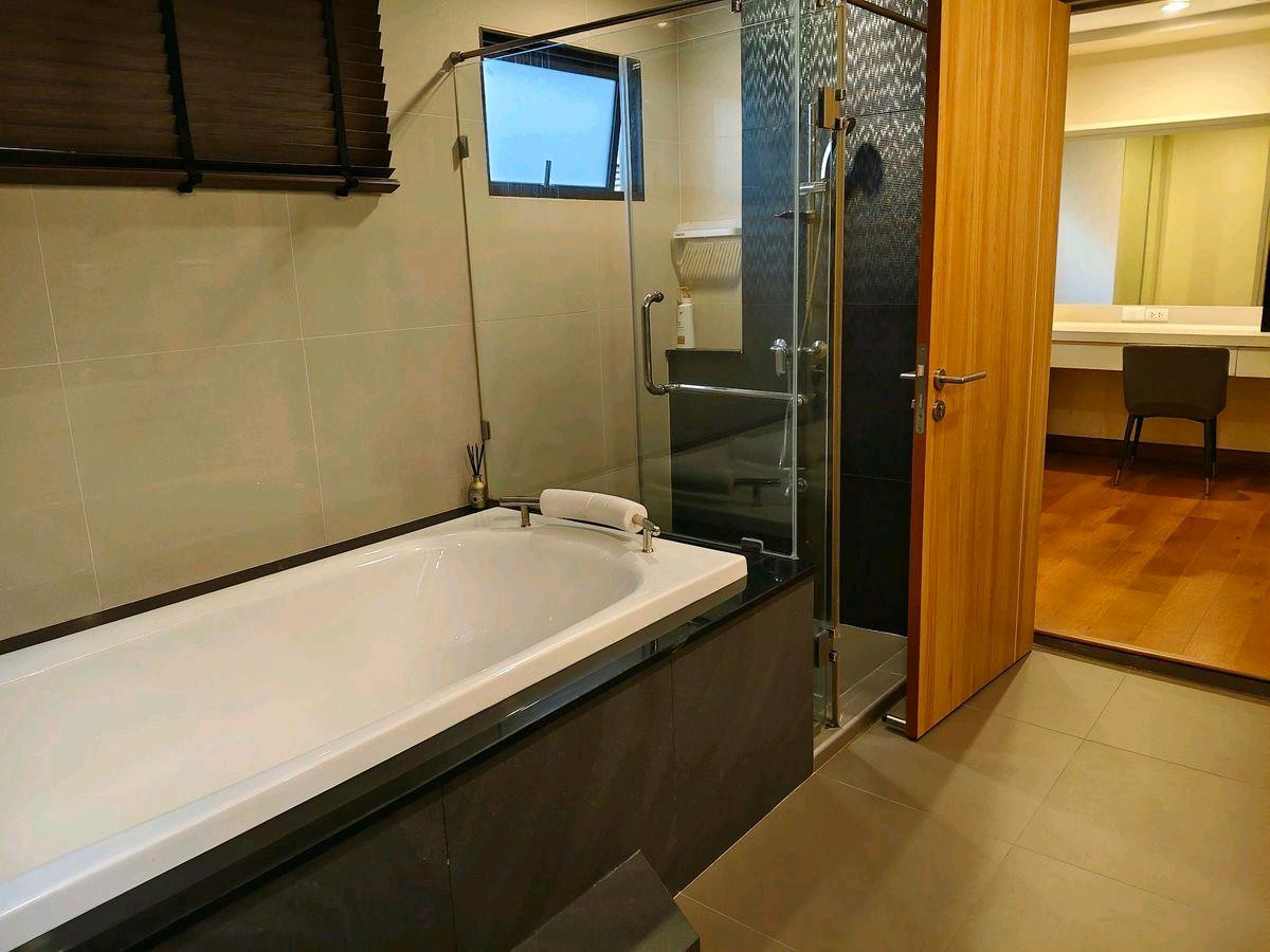 For RentHouseVipawadee, Don Mueang, Lak Si : 🍃✨ The house is at the beginning of the project. Near the entrance-exit, convenient travel, community location