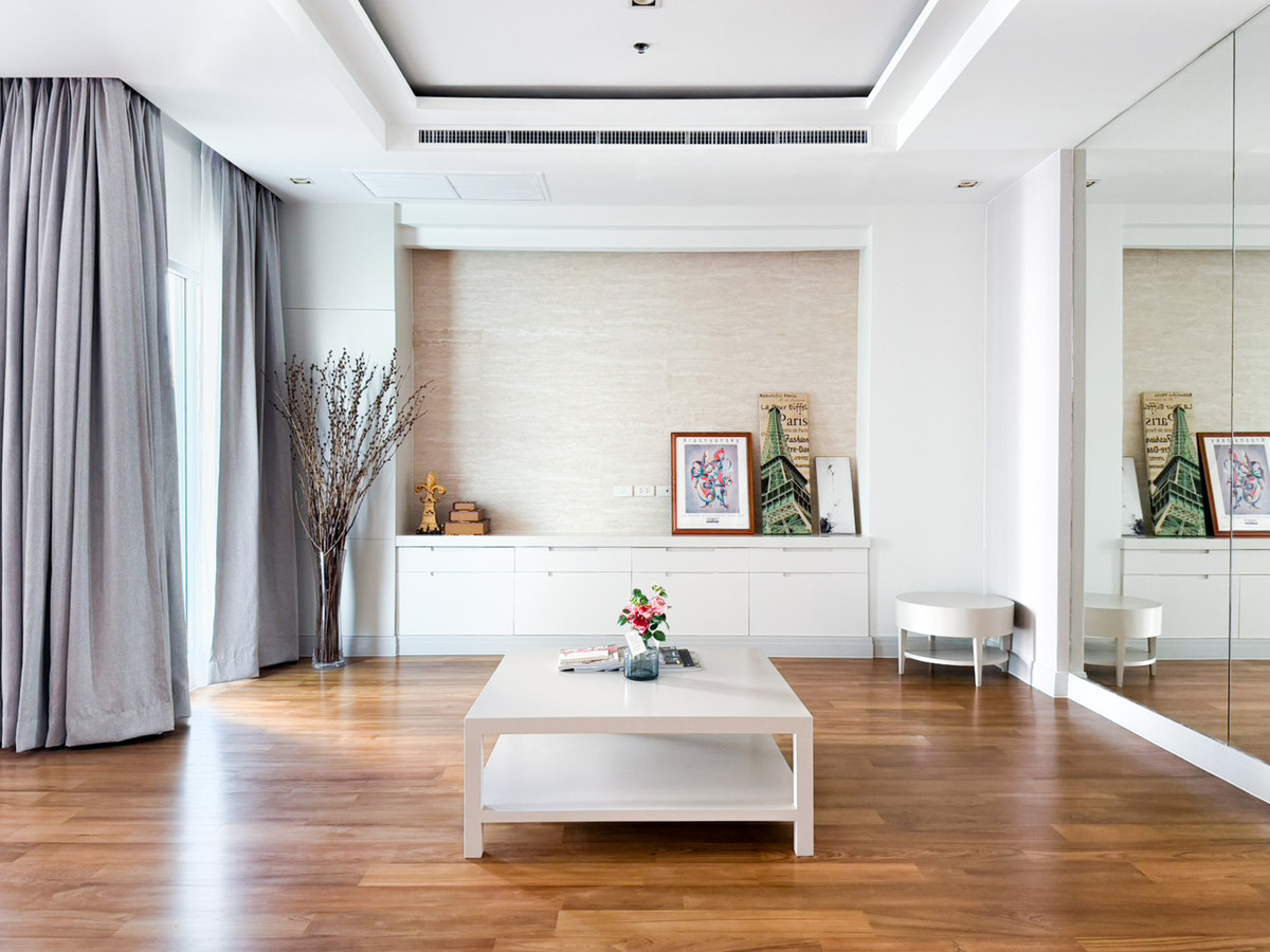 ให้เช่าวิทยุ ชิดลม หลังสวน : Royal Residence Park ห้องใหญ่ 220 ตร.ม. ใกล้สวนลุมพินี เงียบสงบ เป็นส่วนตัว Please call: 062-496-6454